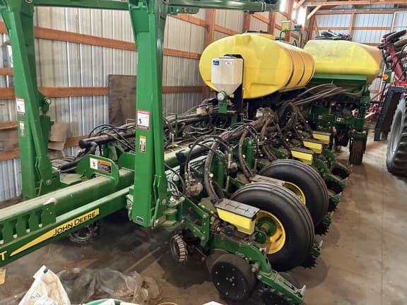 Image of John Deere 1775 equipment image 2