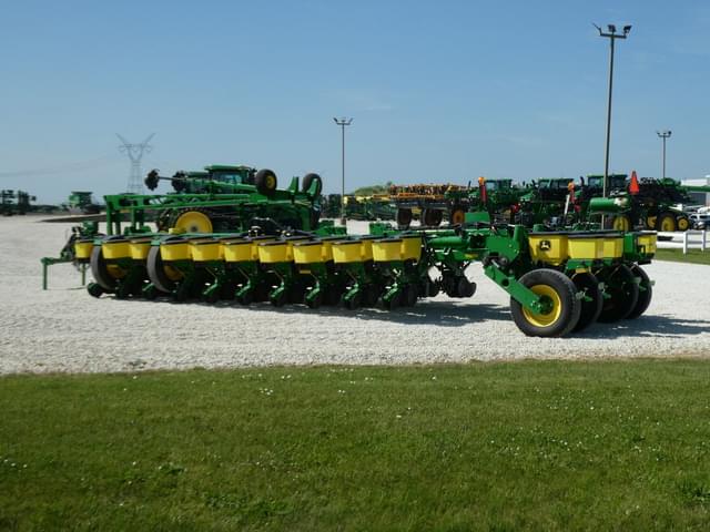 Image of John Deere 1775 equipment image 2
