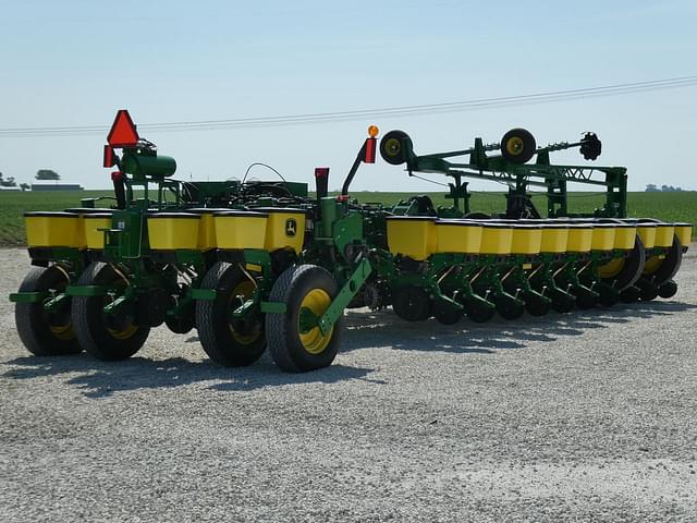 Image of John Deere 1775 equipment image 4