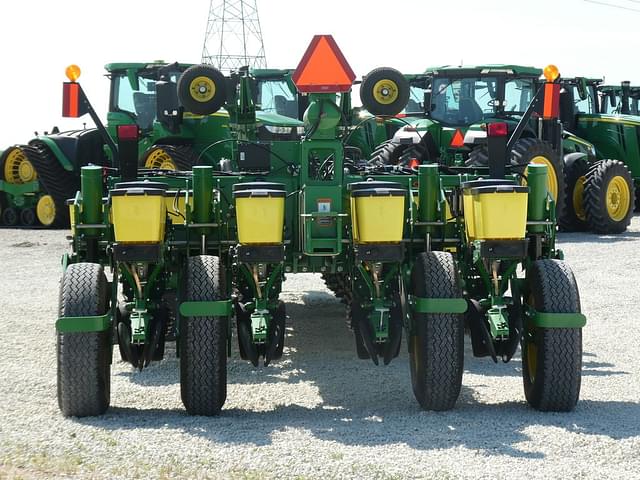 Image of John Deere 1775 equipment image 3