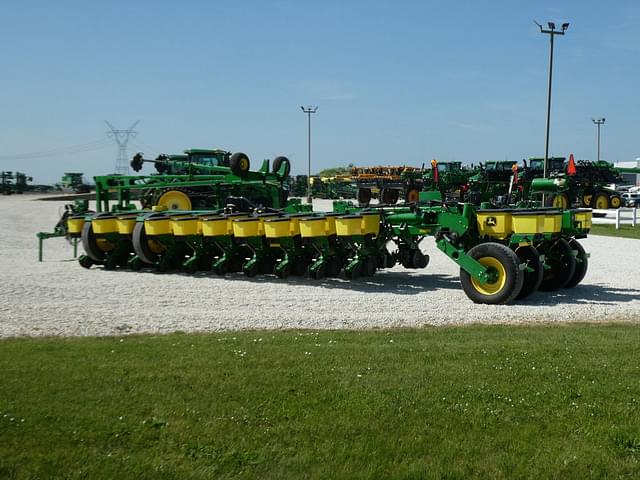 Image of John Deere 1775 equipment image 2