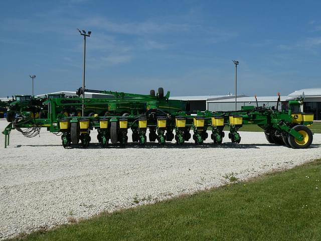 Image of John Deere 1775 equipment image 1