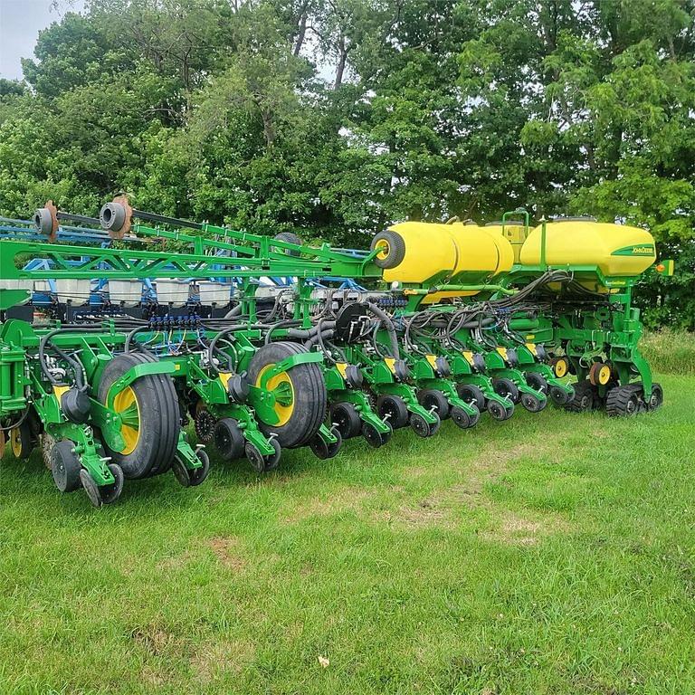 Image of John Deere 1775 Primary image