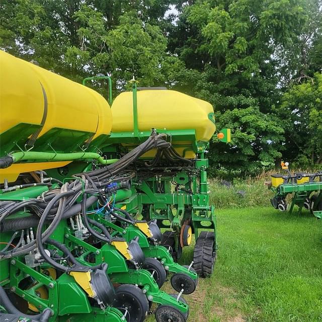 Image of John Deere 1775 equipment image 1