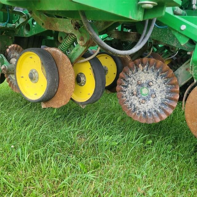 Image of John Deere 1775 equipment image 3