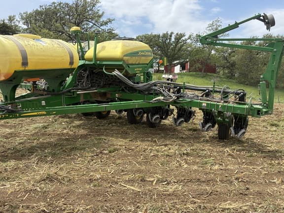 Image of John Deere 1775 Primary image