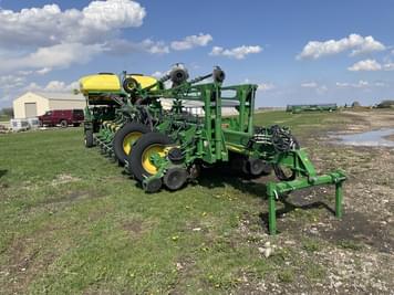 Main image John Deere 1775