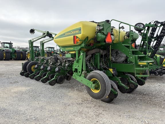 Image of John Deere 1775 equipment image 2