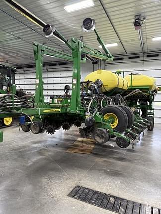 Image of John Deere 1775 equipment image 1