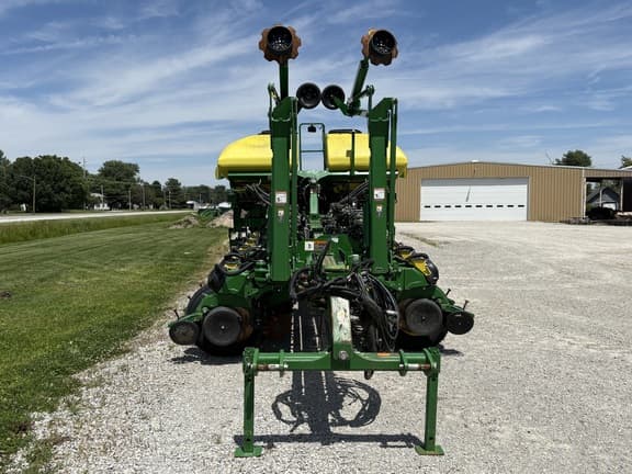Image of John Deere 1775 equipment image 1