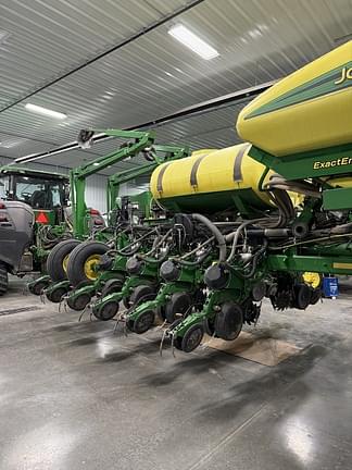 Image of John Deere 1775 equipment image 2