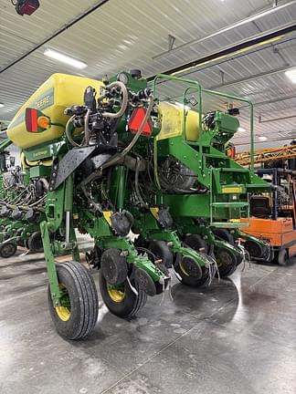 Image of John Deere 1775 equipment image 4