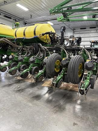 Image of John Deere 1775 equipment image 3