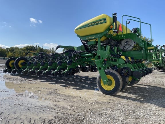 Main image John Deere 1775