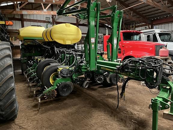 Image of John Deere 1775 equipment image 1