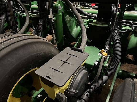 Image of John Deere 1775 equipment image 4