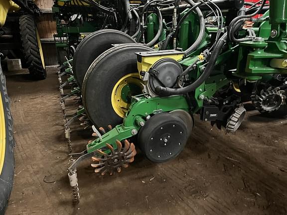 Image of John Deere 1775 equipment image 2