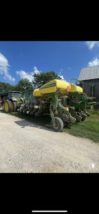2017 John Deere 1775 Equipment Image0