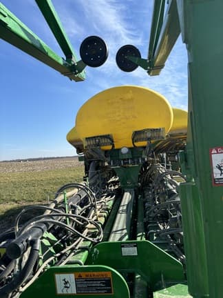 Image of John Deere 1775 equipment image 3