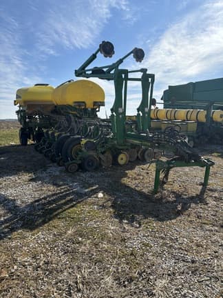 Image of John Deere 1775 equipment image 1