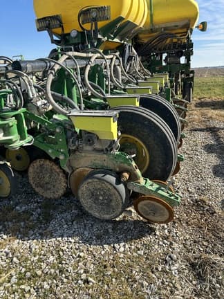 Image of John Deere 1775 equipment image 4