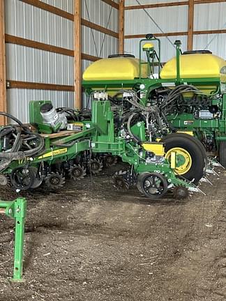 Image of John Deere 1775 equipment image 1