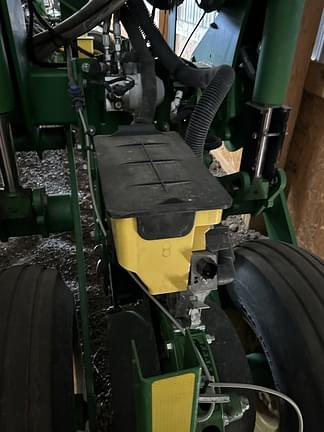 Image of John Deere 1775 equipment image 2