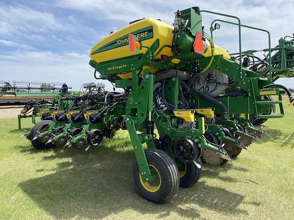 Image of John Deere 1775 equipment image 2