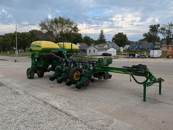 Image of John Deere 1775 equipment image 1