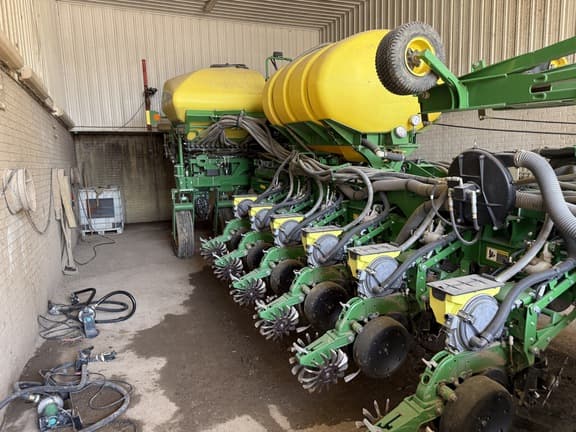 Image of John Deere 1775 equipment image 2