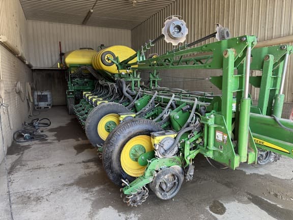 Image of John Deere 1775 equipment image 1