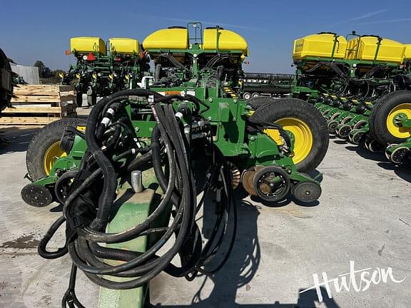 Image of John Deere 1775 equipment image 2