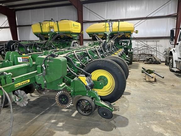 Image of John Deere 1775 equipment image 2