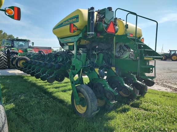 Image of John Deere 1775 equipment image 1