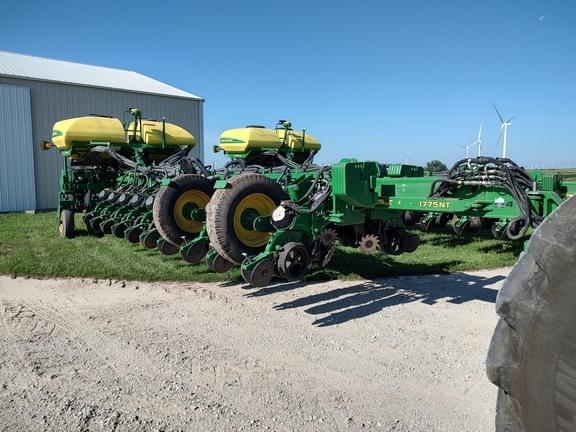 Image of John Deere 1775 equipment image 3