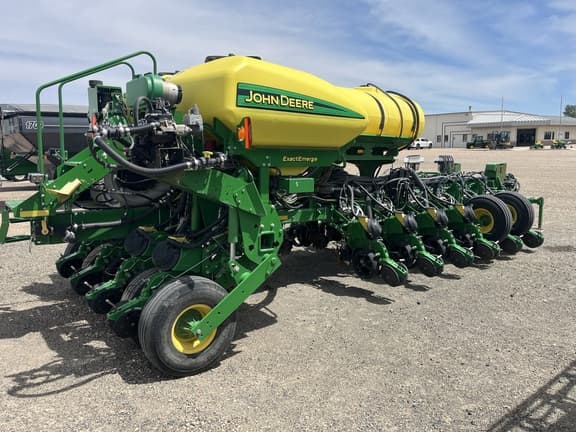 Image of John Deere 1775 equipment image 3