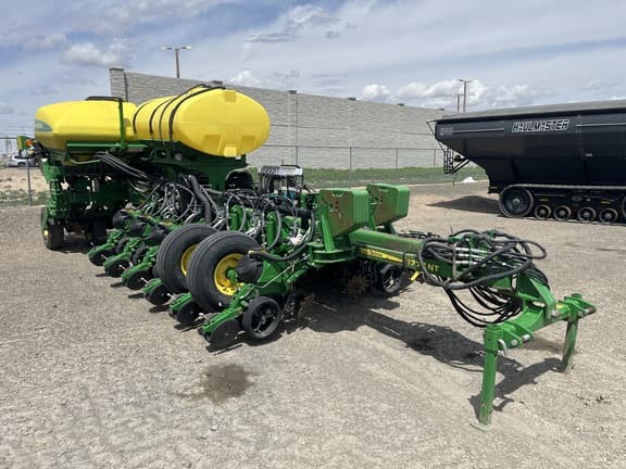 Image of John Deere 1775 equipment image 2