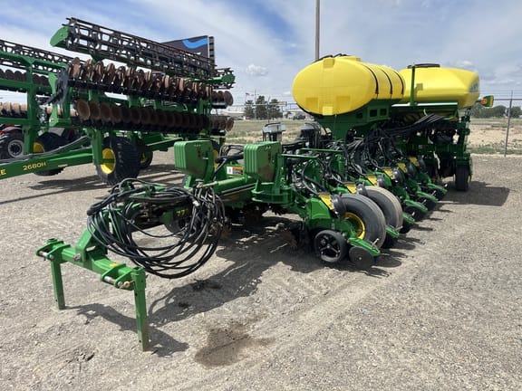 2017 John Deere 1775 Equipment Image0