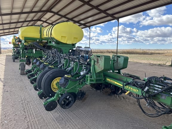 2017 John Deere 1775 Equipment Image0