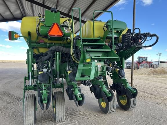 Image of John Deere 1775 equipment image 3