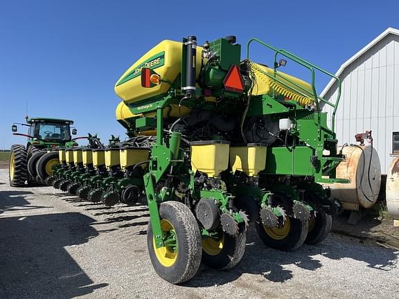 Image of John Deere 1775 equipment image 1