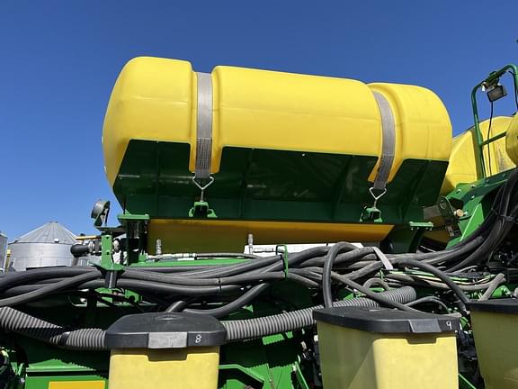 Image of John Deere 1775 equipment image 2
