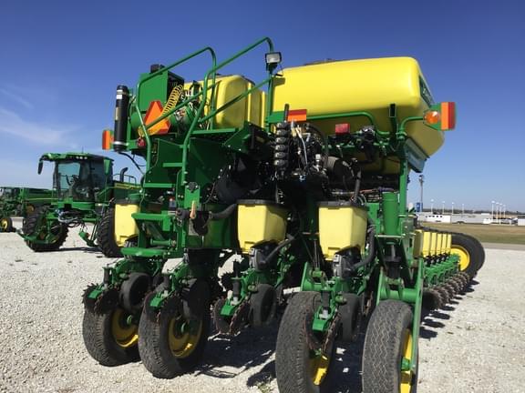 Image of John Deere 1775 equipment image 3