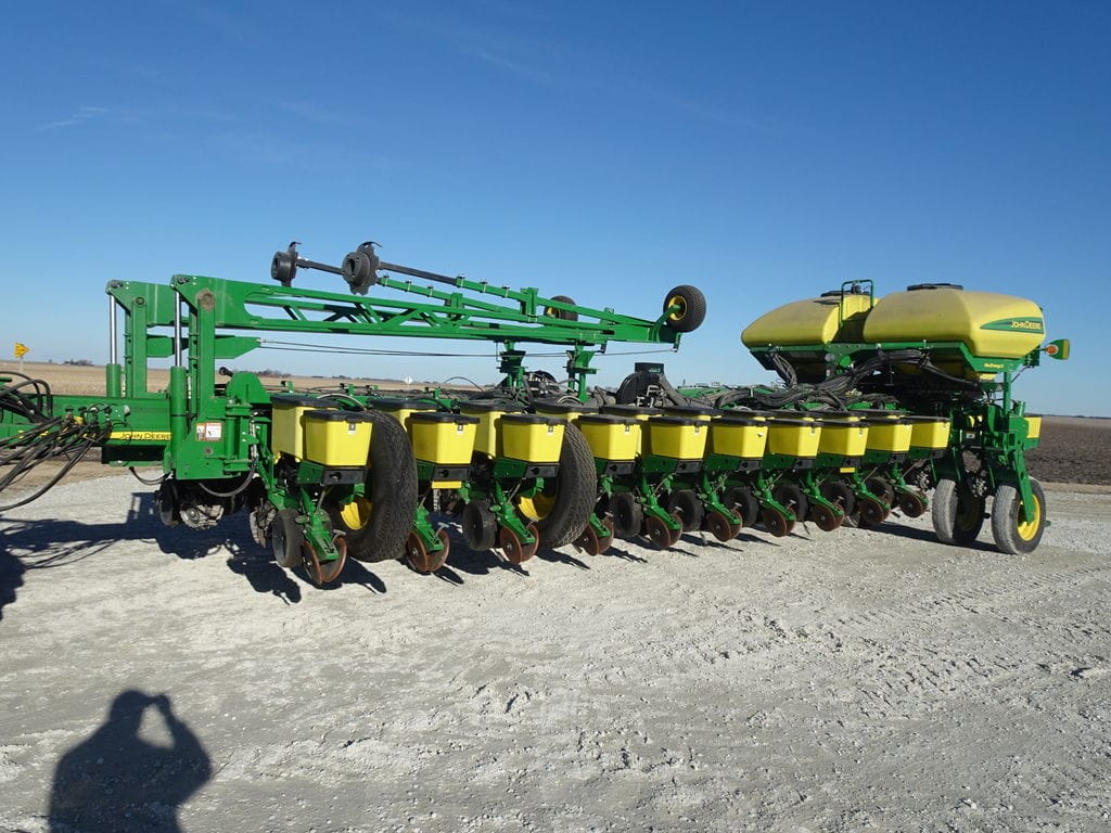 2017 John Deere 1775 Equipment Image0