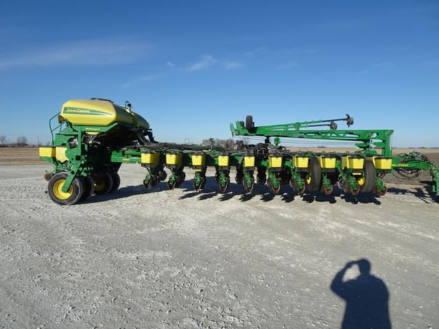 Image of John Deere 1775 equipment image 3