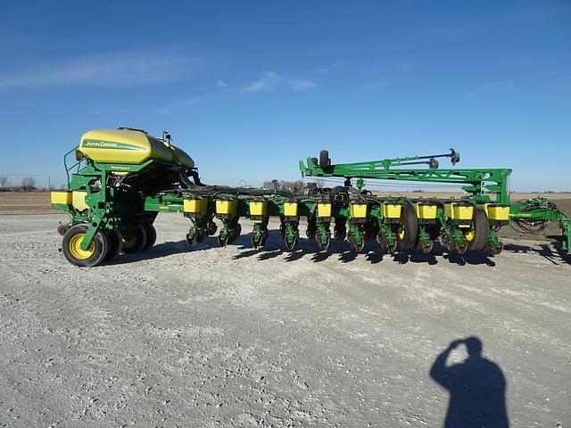 Image of John Deere 1775 equipment image 3