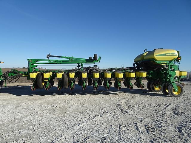 Image of John Deere 1775 equipment image 2