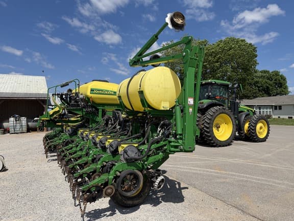 Image of John Deere 1775 equipment image 3