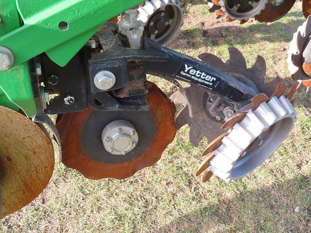 Image of John Deere 1775 equipment image 4