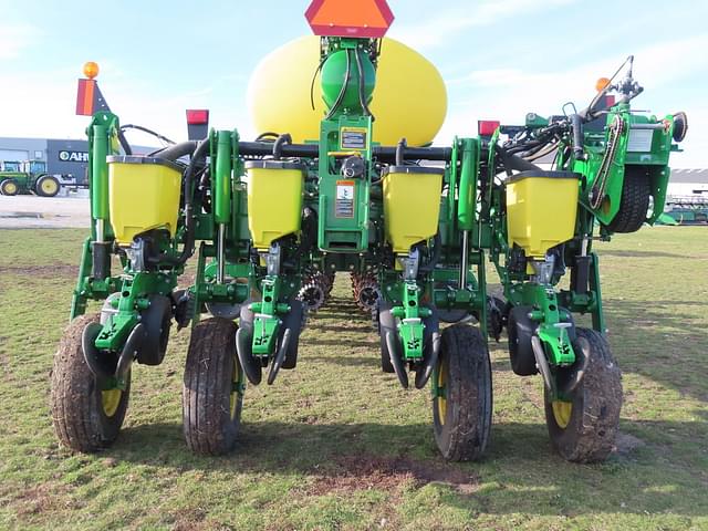 Image of John Deere 1775 equipment image 3